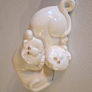 Vintage Fitz and Floyd Hand Painted Nesting Cats Salt & Pepper Shaker Set Kitsch